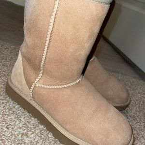 UGG women’s classic short II
